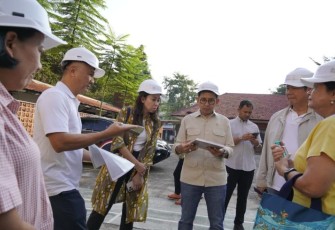 Menbud Fadli Zon beserta Ketua Dewan Penyantun Museum dan Cagar Budaya, Hasjim Djojohadikusumo, saat mengunjungi sejumlah bangunan cagar budaya yang berada di Kawasan Kota Tua, dan juga Angke, Jakarta Barat. 