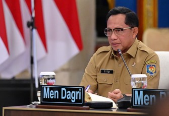 Mendagri Muhammad Tito Karnavian dalam acara Pengarahan Presiden RI kepada Kepala Daerah se-Papua dan KEPP-OKP di Istana Negara, Jakarta, Selasa (16/12/2025).