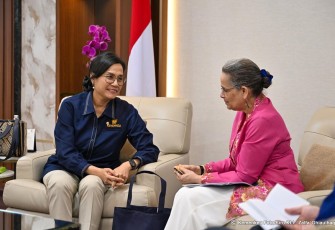 Menkeu, Sri Mulyani Indrawati, saat melakukan pertemuan (courtesy meeting) dengan Dubes AS untuk Indonesia, H.E. Kamala Shirin Lakhdhir, di Jakarta, pada Rabu (16/4). 