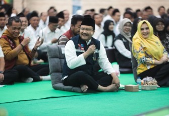 Menteri Sosial Saifullah Yusuf saat memberikan pembekalan mengenai proses bisnis program kerja Kemensos kepada 500 pilar sosial yang hadir di Student Center UIN K.H Abdurrahman Wahid Pekalongan, Rabu (12/2/2025).