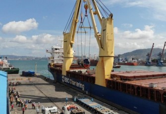 PTP Nonpetikemas Cabang Panjang Melayani Bongkar Lokomotif Impor dari Amerika Serikat