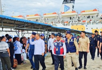 Wagub Nyanyang saat Sidak Pelabuhan Batu Ampar