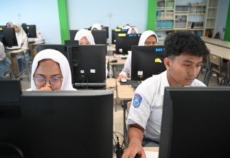 Pelaksanaan Tes Kemampuan Akademik (TKA) hari pertama di Kabupaten Klaten, Jawa Tengah 