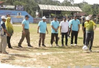 Turnamen Sungai Buluh Cup 2025 Resmi dibuka Wakil Bupati Lingga di lapangan sepakbola Achmad Jubil Rahman, Desa Sungai Buluh, Kecamatan Singkep Barat, Kabupaten Lingga, Minggu, (14/9/2025).