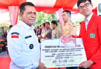 Gubernur Kepulauan Riau H Ansar Ahmad SE MM