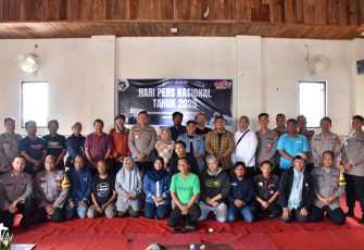 Polres Karanganyar bersama para wartawan yang tergabung dalam Forum Jurnalis Karanganyar memperingati Hari Pers Nasional (HPN), Minggu (922025).