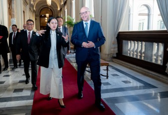 Ketua DPR RI Puan Maharani saat melakukan pertemuan bilateral dengan Presiden Chamber of Deputies, Republik Italia, Lorenzo Fontana.