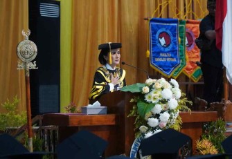 Sambutan Rektor UKSW Profesor Intiyas Utami dalam acara Upacara Wisuda Periode III Tahun 2025 UKSW di Balairung Universitas