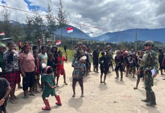 Lomba Meriahkan HUT ke-80 RI di Pengungsian Eronggobak