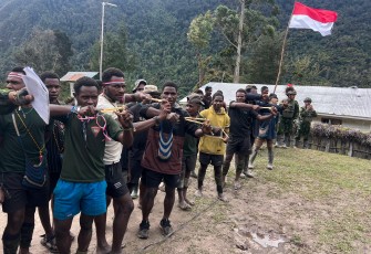 Lomba Tradisional Meriahkan HUT ke-80 RI di Kampung Wuloni