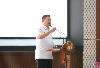Sekjen Kemendagri Tomsi Tohir pada acara Pengarahan Sekjen Kemendagri kepada Satuan Praja Utama Angkatan XXXII di Balairung Rudini, Kampus IPDN Jatinangor, Kabupaten Sumedang, Jawa Barat, Rabu (25/6/2025).