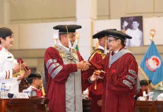 Sekjen PKB , M. Hasanuddin Wahid, resmi memungkasi jenjang pendidikan doktoralnya di Universitas Pertahanan (Unhan) Republik Indonesia.