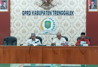 Suasana rapat kerja Pansus SOTK DPRD Kabupaten Trenggalek bersama Tim Asistensi Pemkab Trenggalek.