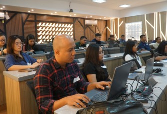 Suasana workshop “Penguatan Kompetensi Pengelola Website dan Media Sosial Fakultas dan Direktorat” di Diplomacy Room UKSW.