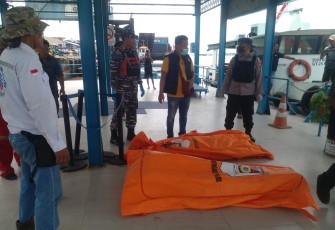 TNI AL Gerak Cepat Evakuasi Dua Jenazah ABK TB Marina Korban Laka Laut di Perairan Gadus Palembang 