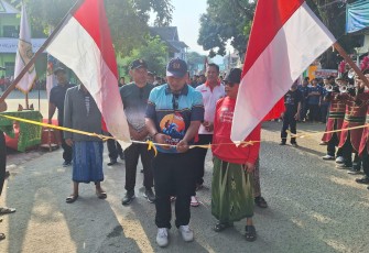 TNI-Polri dan Para Santri Ponpes Tremas Adakan Jalan Sehat Kreasi