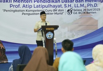 Wamendikdasmen, Atip Latipulhayat , dalam peresmian gedung baru SDI Persis 55 Serang, Selasa (24/6). 