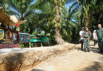 Tugu Prasasti TMMD Ke-124 Kodim 0408/BS Ditinjau Danrem 041/Gamas