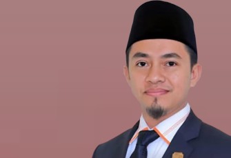 Ketua DPRD Pasaman Nelfri Asfandi, M.Pt