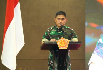 Asisten Teritorial (Aster) Panglima TNI Mayjen TNI Mohamad Naudi Nurdika, S.I.P., M.Si., M.Tr.(Han)., membuka acara Komunikasi Sosial (Komsos) TNI dengan Komunitas Teritorial TA 2025