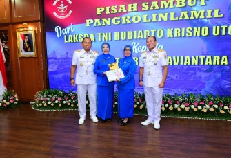 Tradisi Pisah Sambut Warnai Pergantian Panglima Kolinlamil