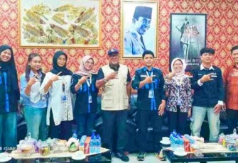 Wali Kota Tanjungpinang, Lis Darmansyah menerima audiensi Badan Eksekutif Mahasiswa (BEM) Fakultas Ilmu Sosial dan Ilmu Politik (FISIP) Universitas Maritim Raja Ali Haji (UMRAH) di ruang kerjanya, Kantor Wali Kota Tanjungpinang, Kamis (02/10/2025)