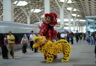 KCIC Hadirkan Nuansa Imlek di Stasiun Whoosh 