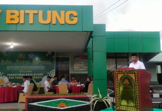 Dandim 1310/Bitung diatas mimbar saat menyampaikan sambutannya pada momen buka puasa bersama