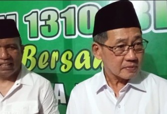 Walikota Bitung, Hengky Honandar bersama Dandim 1310/Bitung saat memberikan keterangan kepada sejumlah awak media di sela-sela kegiatan buka puasa bersama