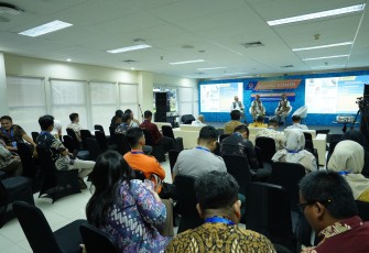 Sidang Komisi Darurat Bencana yang dibuka oleh Deputi Bidang Penanganan Darurat Mayjen TNI Lukmansyah, M.Tr (Han) pada gelaran Rapat Koordinasi Nasional Penanggulangan Bencana yang dilakukan secara hybrid dengan peserta seluruh BPBD Se-Indonesia bertempat di Gedung INA-DRTG, Kabupaten Bogor, Jawa Barat pada Selasa (18/3)