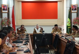 Bupati Natuna Cen Sui Lan Adakan Rapat Bersama OPD Akibat Efisiensi Anggaran