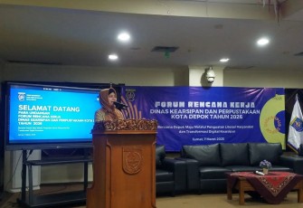 Staf Ahli Wali Kota Depok Bidang Sumber Daya Manusia (SDM) dan Kemasyarakatan, Diah Sadiah saat membuka Forum Rencana Kerja Dinas Kearsipan dan Perpustakaan (Diskarpus) Kota Depok di Aula Gedung Perpustakaan, Jumat (07/03)
