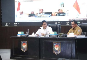 Menteri Dalam Negeri (Mendagri) Muhammad Tito Karnavian saat membuka Rapat Koordinasi Pengendalian Inflasi Tahun 2025 yang dirangkaikan dengan Pengarahan Menteri Keuangan terkait percepatan realisasi belanja untuk pertumbuhan ekonomi. Kegiatan tersebut berlangsung secara hybrid dari Gedung Sasana Bhakti Praja (SBP) Kantor Pusat Kemendagri, Jakarta, Senin (20/10/2025)