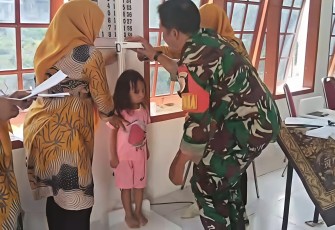 Babinsa Kelun Dukung Kesehatan Warga Melalui Monitoring Posyandu Delima