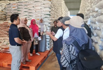 Ditreskrimsus Polda Aceh bersama Badan Pangan Nasional (Bapanas) dan Dinas Pangan Aceh melaksanakan inspeksi pangan di tujuh kabupaten/kota untuk memastikan stabilitas pasokan dan harga, serta mencegah penimbunan bahan pokok pascabencana banjir