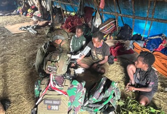 Satgas Yonif 700/WYC Hadir Bawa Harapan Sehat untuk Warga Eronggobak