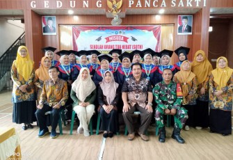 Babinsa Hadiri Wisuda Sekolah Orang Tua Hebat di Desa Dagangan