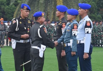 Wakil Kepala Staf Angkatan Darat (Wakasad) Letjen TNI Tandyo Budi R. menghadiri upacara gelar pasukan operasi yang dipimpin oleh Panglima TNI Jenderal TNI Agus Subiyanto, S.E., M.Si., di Lapangan Mabes TNI, Cilangkap, Jakarta Timur, Senin (10/2/2025)