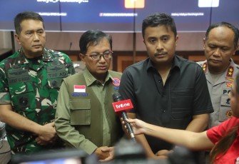 Wakil Gubernur Sumatra Barat (Sumbar) Vasko Ruseimy dan Sekretatis Utama Badan Nasional Penanggulangan Bencana (BNPB) Dr. Rustian memimpin rakor yang dihadiri unsur forkopimda terkait