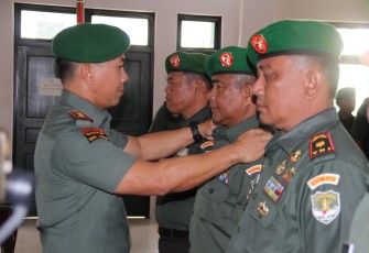 Dandim 0506/Tgr saat Pimpin Penerima Warga Baru dan Sertijab Danramil