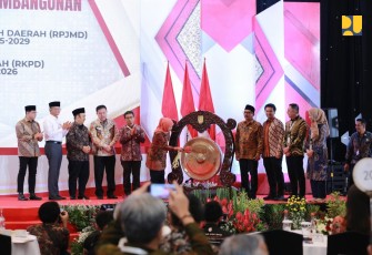 Menteri Pekerjaan Umum (PU) Dody Hanggodo menghadiri Musyawarah Perencanaan Pembangunan (Musrenbang) Rencana Pembangunan Jangka Menengah Daerah (RPJMD) Provinsi Jawa Timur