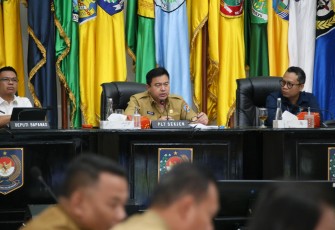  Pelaksana Tugas (Plt.) Sekretaris Jenderal (Sekjen) Kementerian Dalam Negeri (Kemendagri) Tomsi Tohir meminta Tim Pengendalian Inflasi Daerah (TPID) serta kementerian dan lembaga terkait untuk meningkatkan koordinasi dalam memastikan stabilitas harga dan ketersediaan bahan pokok