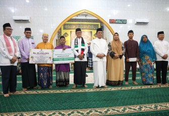 Gubernur Kepri Ansar Ahmad Hadiri Buka Puasa Bersama dan Serahkan Bantuan di Bintan