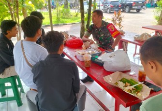 Babinsa Koramil Ngawi Sosialisasi Rekrutmen TNI AD di Wilayah Binaan