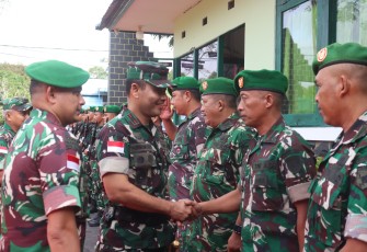 Danrem 121/Abw Brigjen TNI Purnomosidi, S.I.P., M.A.P., M.Han Berikan Motivasi Kepada Personel Kodim 1206/PSB