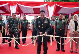 Panglima TNI Jenderal TNI Agus Subiyanto meresmikan Masjid Al-Mu’min yang berlokasi di Kompleks Pati Mabes TNI Jatikarya, Jatisampurna, Kota Bekasi, pada Kamis (20/02/2025)