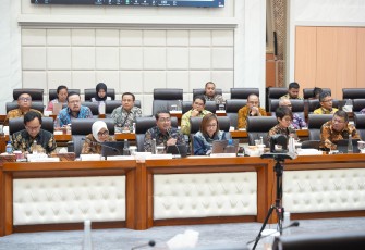 Menekraf beserta jajaran Kemenekraf menghadiri Rapat Kerja Bersama Komisi VII DPR RI di Gedung DPR/MPR RI, Jakarta (30/04/25)