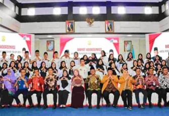 Foto bersama usai Rapat Koordinasi Hasil Pengawasan Kearsipan Tahun 2024.
