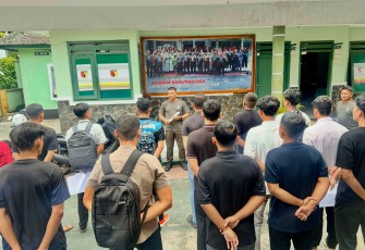 Babinsa Koramil 01 Pacitan Beri Motivasi dan Arahan Untuk Calon Peserta Seleksi Prajurit TNI AD