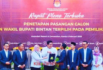 KPU Bintan Tetapkan Robby Kurniawan S.P.W.K–Hj Deby Maryanti A.Md Sebagai Bupati dan Wakil Bupati Terpilih